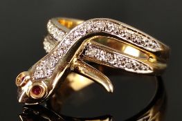 Schlangen Ring, mit kleinen Diamanten und Rubinen als Augen, 585/14K Gelbgold, 4,4g, Größe 56Snake