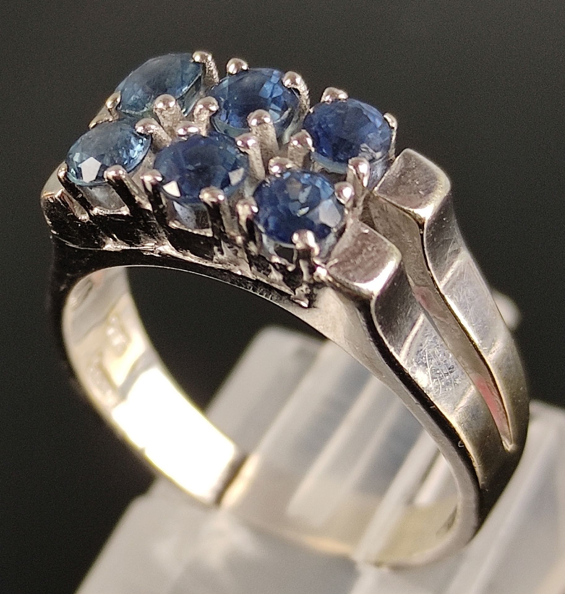 Saphirring, in zwei Reihen insgesamt 6 Saphire, 585/14K Weißgold, 5,6g, Größe 53Sapphire ring, in - Bild 3 aus 5