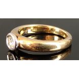 Moderner Brillant-Ring, rund eingefasster Brillant um 0,24ct, 585/14K Weißgold/Gelbgold, 5,7g, Größe