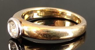 Moderner Brillant-Ring, rund eingefasster Brillant um 0,24ct, 585/14K Weißgold/Gelbgold, 5,7g, Größe