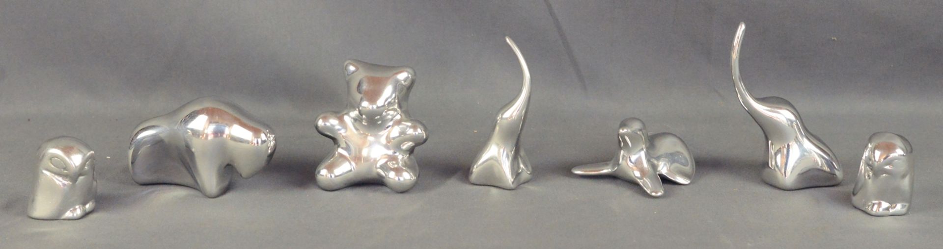 Hoselton, Gordon, 7 Tierskulpturen, Kanada, Aluminium, bestehend aus einem Bären (H 6,5cm), einem