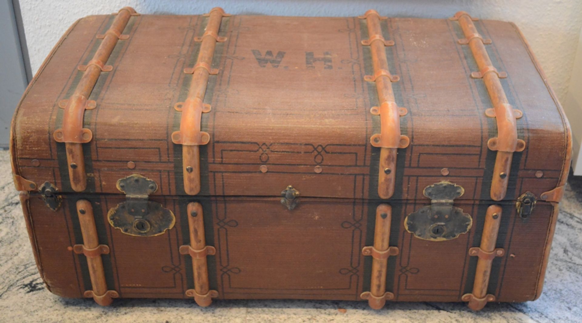 Reisekoffer, Rohr-Flachs-Platten-Koffer, rechteckiger Korpus mit Bugholzstreben, beidseitige