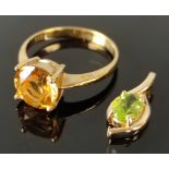 Schmuck-Lot, 2 Teile, bestehend aus einem Anhänger mit grünem Schmuckstein 585/14K Gelbgold-