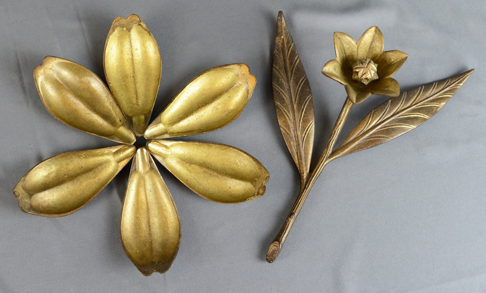 Aschenbecher, geformt als liegende Blume, die einzelnen Blätter sind abnehmbar und bilden kleine - Image 3 of 3