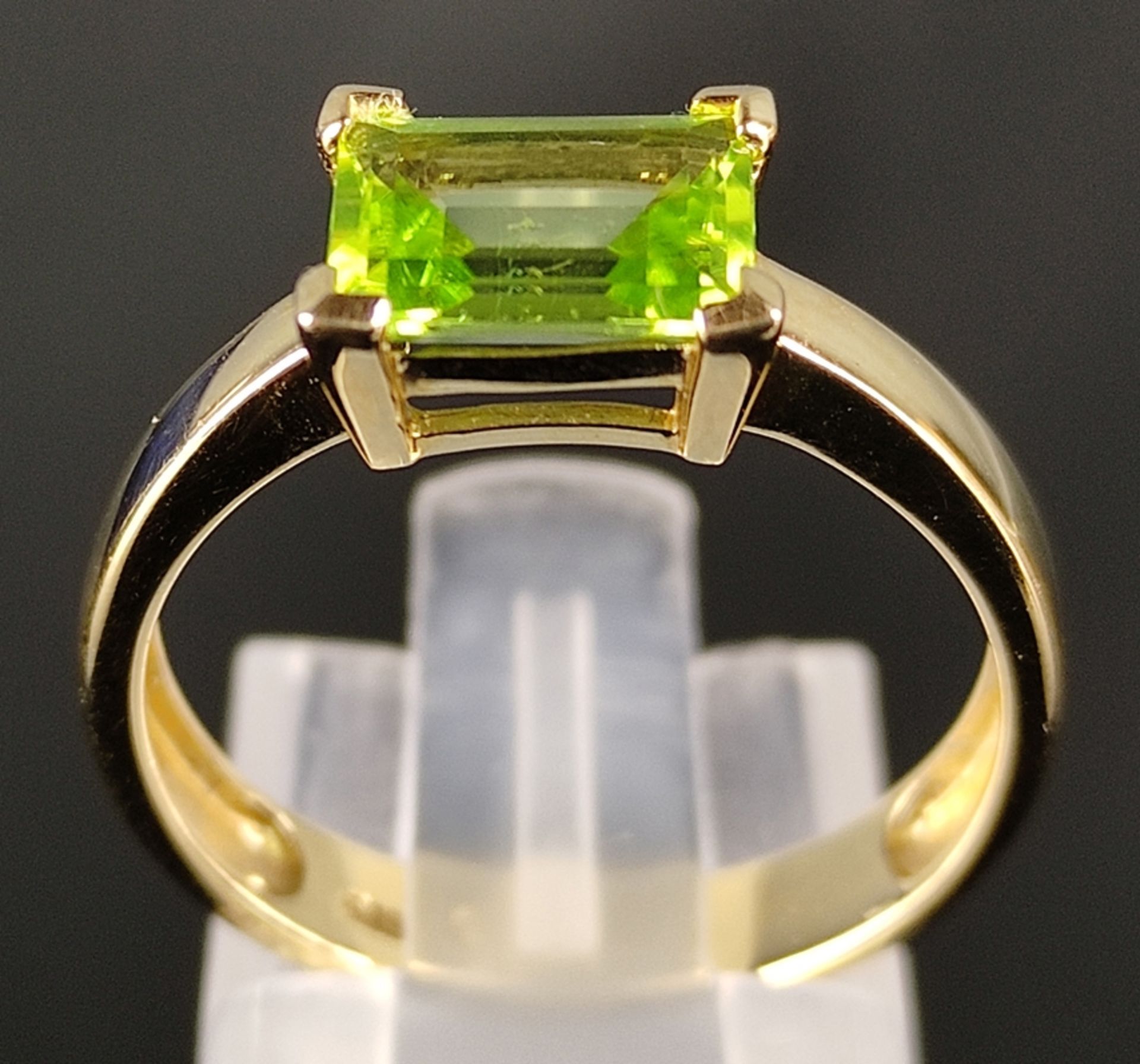 Bandring mit Peridot im Treppen-Schliff, 585/14K Gelbgold, 3g, Größe 55Band ring with staircase - Image 4 of 5