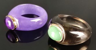Zwei Ringe, violetter Ring mit Amethyst-Cabochon, in 585/14K Gelbgold eingefasst, Größe 55, der