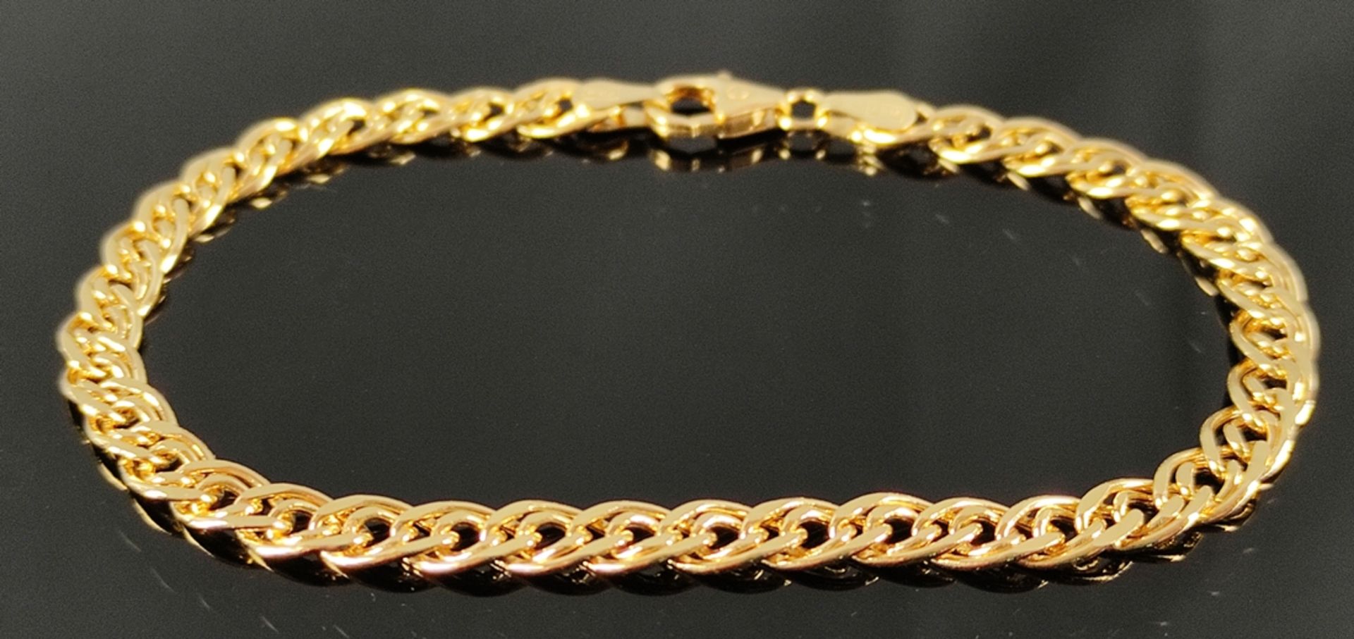 Armband, feine ineinandergreifende ovale Elemente, 585/14K Gelbgold, Goldschmiedemarke "FBM" für