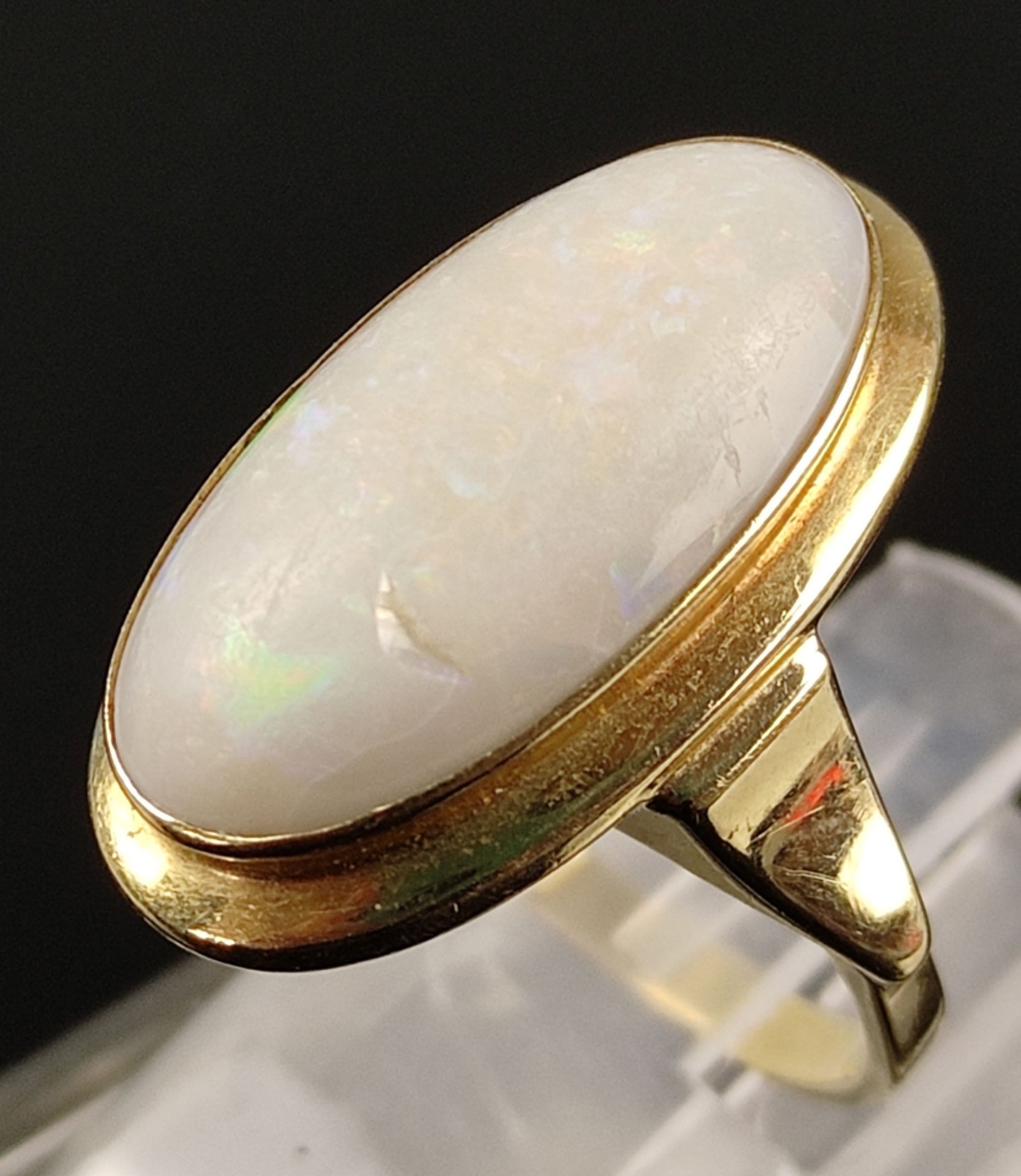 Opal-Ring, großer ovaler Opal 19,9x9,9mm, (kleiner Chip), eingefasst in 585/14K Gelbgold, Gesamtgew - Bild 3 aus 4
