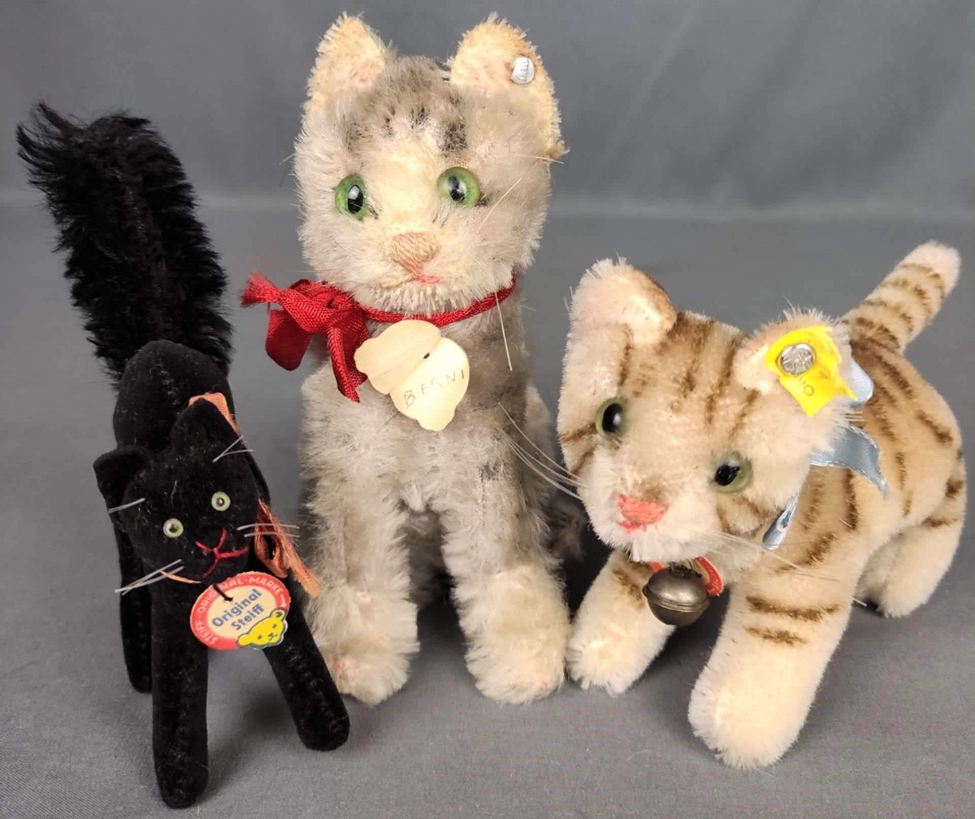 Steiff-Konvolut, 3 Katzen, bestehend aus Susi, Tapsy und einer schwarzen Katze - Bild 2 aus 2