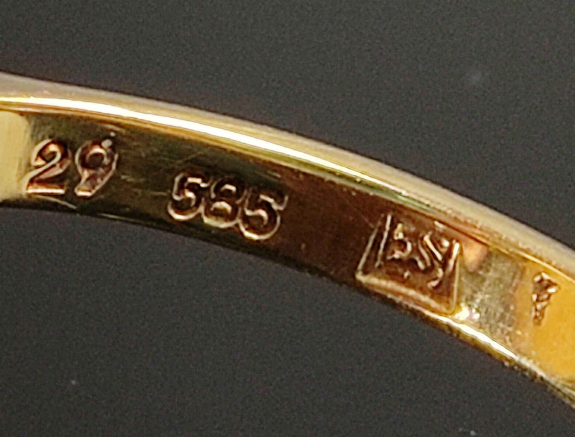 Opal-Ring, großer ovaler Opal 19,9x9,9mm, (kleiner Chip), eingefasst in 585/14K Gelbgold, Gesamtgew - Bild 4 aus 4