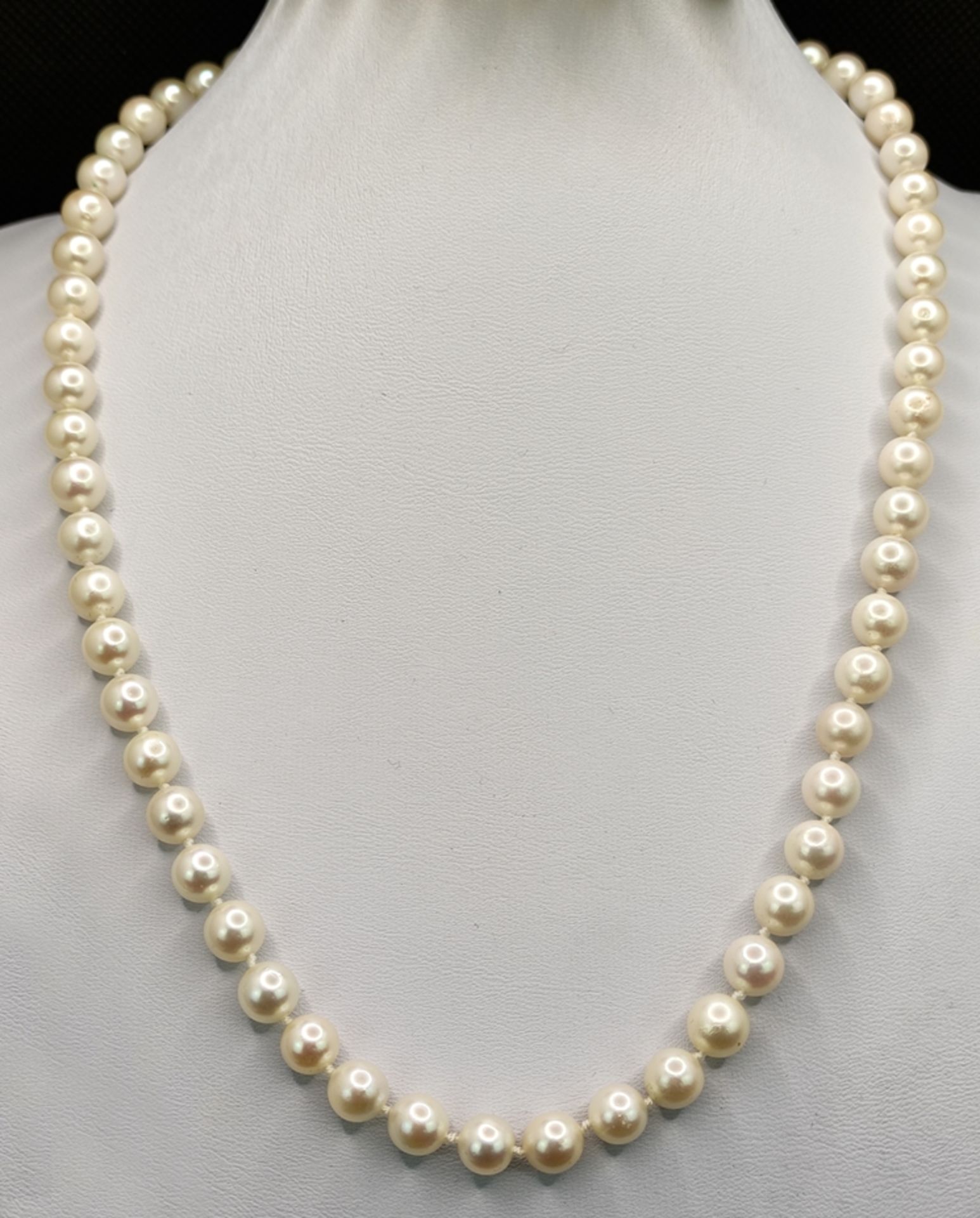 Akoya Perlenkette mit Diamantschließe, Salzwasser-Zuchtperlenkette aus weißen, japanischen Akoya Pe - Bild 2 aus 3