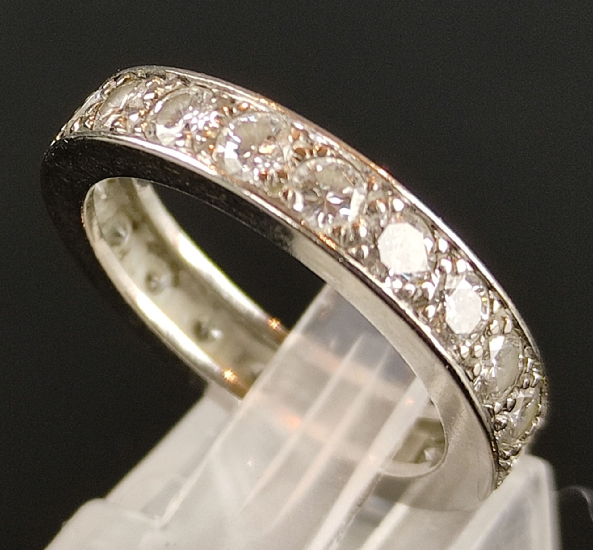 Memory diamond ring, with 20 diamonds, fine white, pure, together around 1.77ct, 750/18K white gold - Image 3 of 4