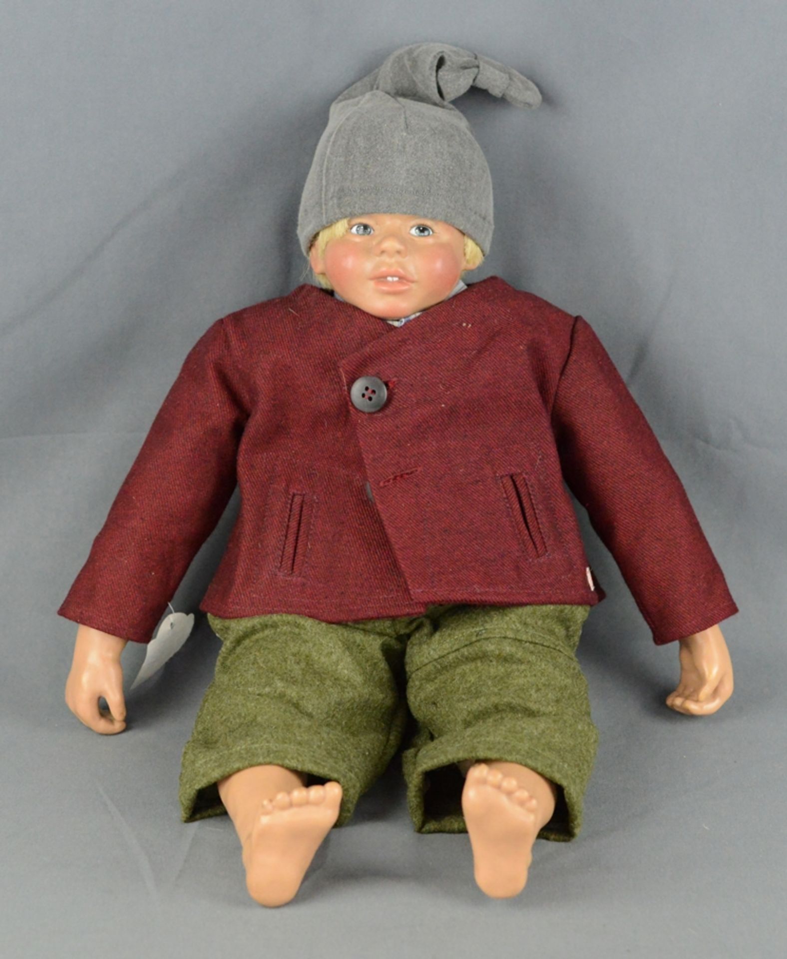 Doll, Sigikid, 24684, 18/500, boy in green pants and a red jacket, short blond human hair, height c - Image 2 of 4