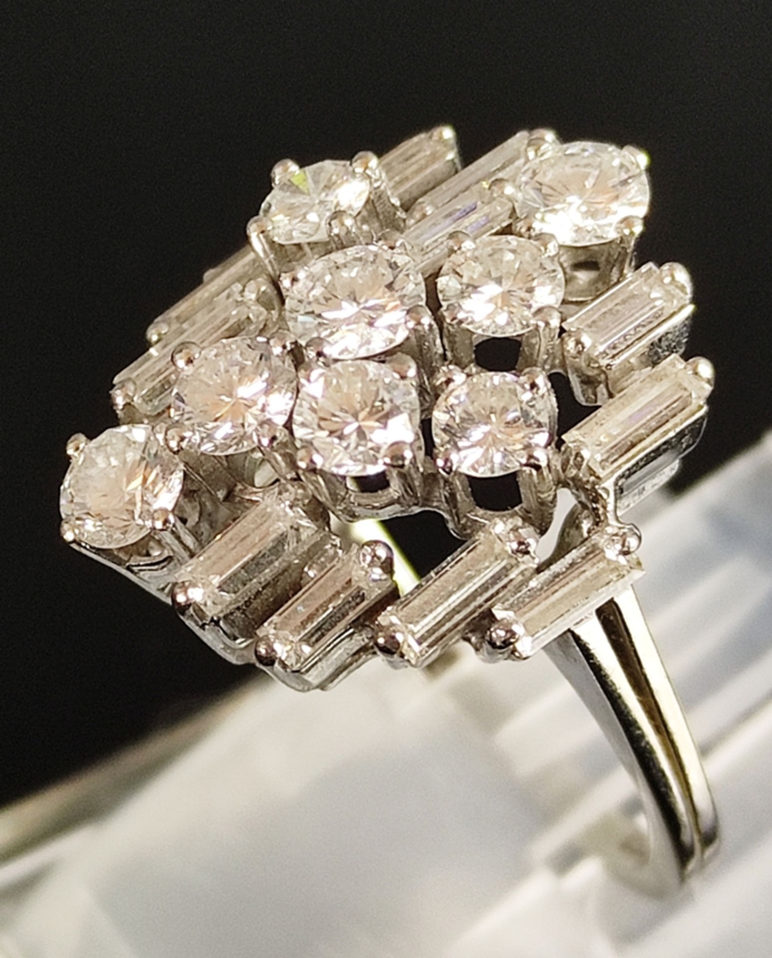 Exclusive diamond ring, with 20 brilliant-cut diamonds, 8 brilliant-cut fine, together 1,03ct, and  - Image 3 of 4