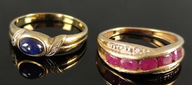 2 rings, one with oval dark blue cabochon, yellow gold 333/8K, 2,2g, size 53 and ring with 5 oval s