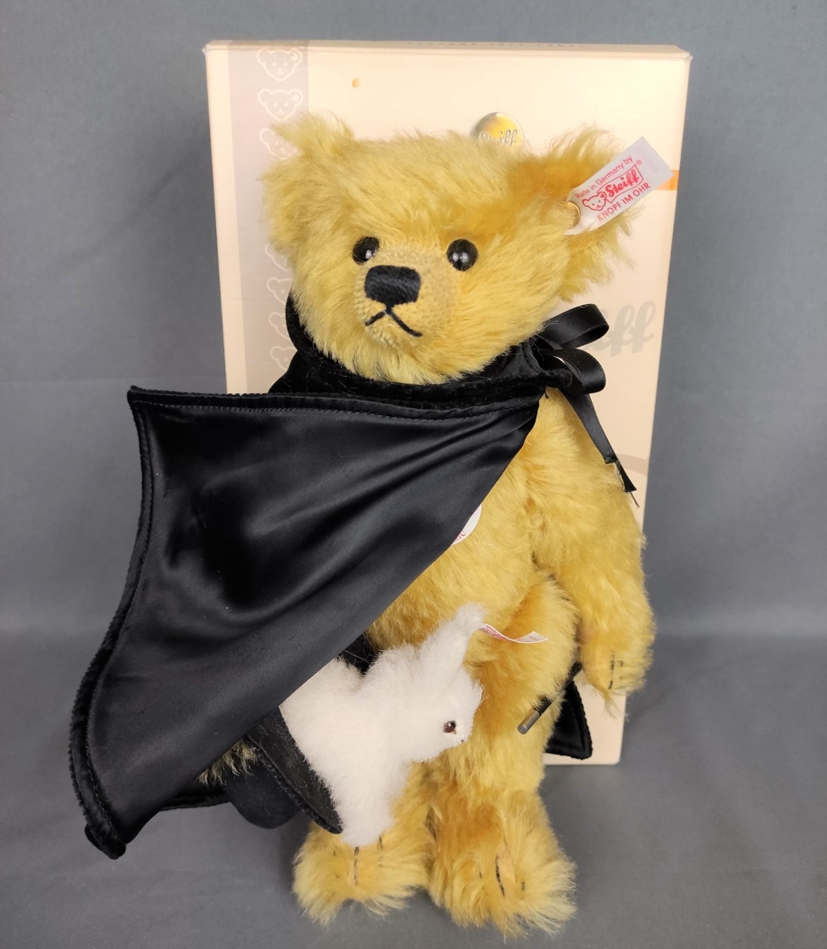 Teddybär, "Zauberer", Steiff, mit Kaninchen im Hut, blondes Mohair, Größe 30cm, in Originalkarton - Bild 2 aus 2