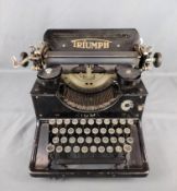 Historische Schreibmaschine, "Triumph", Anfang 20. Jahrhundert, 28x34x40cm, teilweise Abrieb des Sc