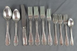 Silber-Lot, bestehend aus zwei Speiselöffeln (divers), vier Speisegabeln (divers), drei Kuchengabel