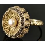 Ring, in byzantinischem Stil, mittig eine Perle, darum kleine Markasiten (zwei fehlen), Silber 925,