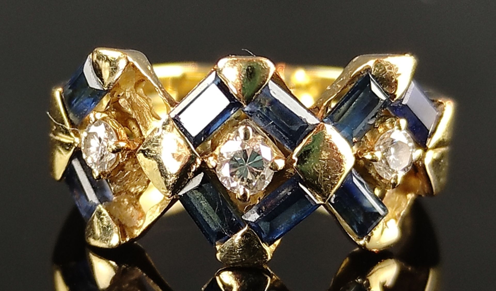 Ring, Saphir und 3 Brillanten, zusammen um 0,15ct, 750/18K Gelbgold, 5,9g, Größe 54, 3 Saphire fehl - Bild 2 aus 6