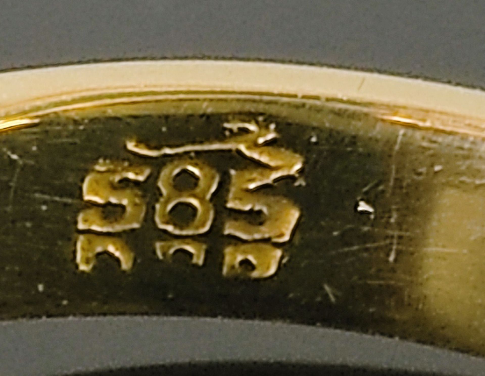 Antiker Ring, mit kleinem runden Saphir, ca. 0,12ct, Weiß-/Gelbgold, 3,9g, Größe 57 - Bild 5 aus 5