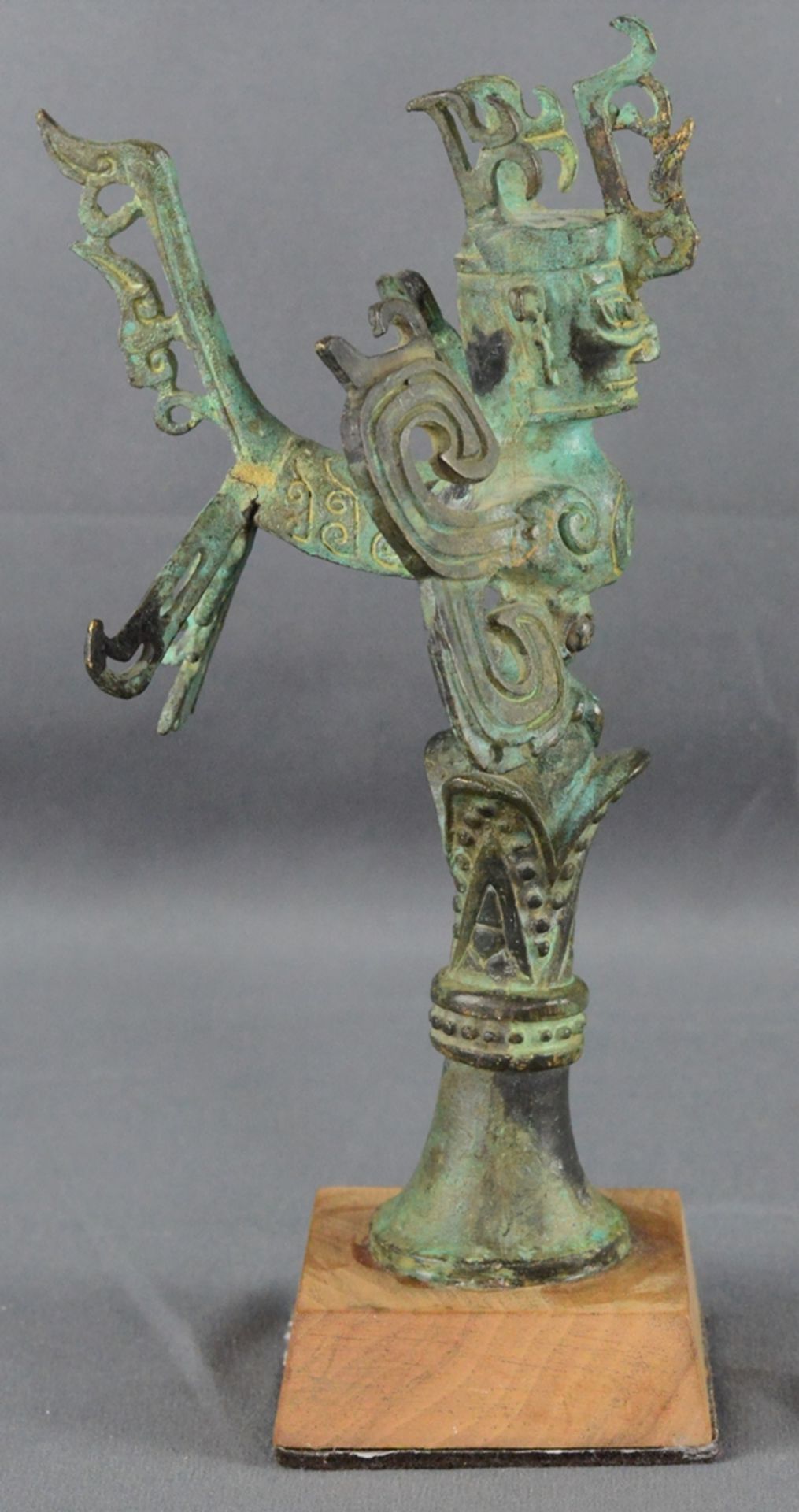 Bird representation, replica after a large bronze statue of the Sanxingdui site in the Sichuan prov - Image 2 of 4