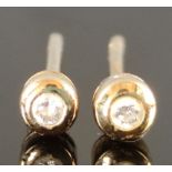 Kleine Ohrstecker mit kleinen Brillanten, 750/18K Gelbgold (getestet), 0,6g, Ohrmuttern fehlen