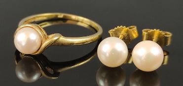 Schmuck-Set, bestehend aus einem Ring mit Perle, 333/8K Gelbgold, 1,6g, Größe 55,5, und einem passe