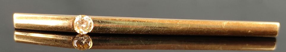 Anstecknadel mit großem Brillant, um 0,45ct, 750/18K Gelbgold, 11,8g, Länge 7cm