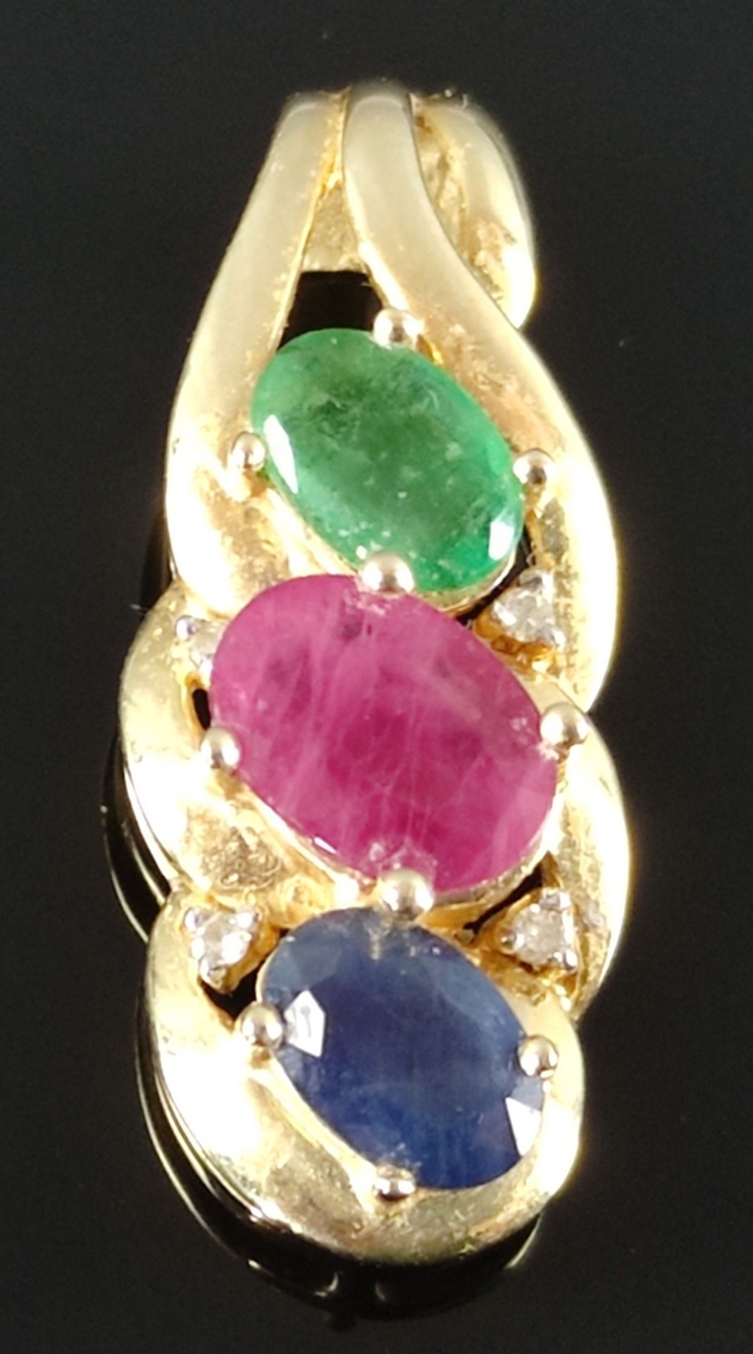 Pendant with emerald, ruby and sapphire, 4 small diamonds, goldsmith design, set in 585/14K yellow  - Image 2 of 4