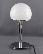 Design-Lampe, nach Wilhelm Wagenfels, Tecnovolumen, Nickel glänzend, Höhe 36cm, Durchmesser der Kug