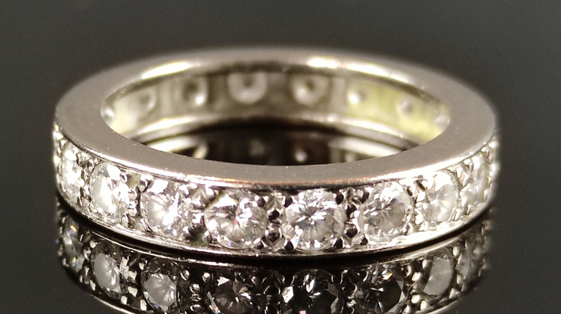 Memory diamond ring, with 20 diamonds, fine white, pure, together around 1.77ct, 750/18K white gold - Image 4 of 4