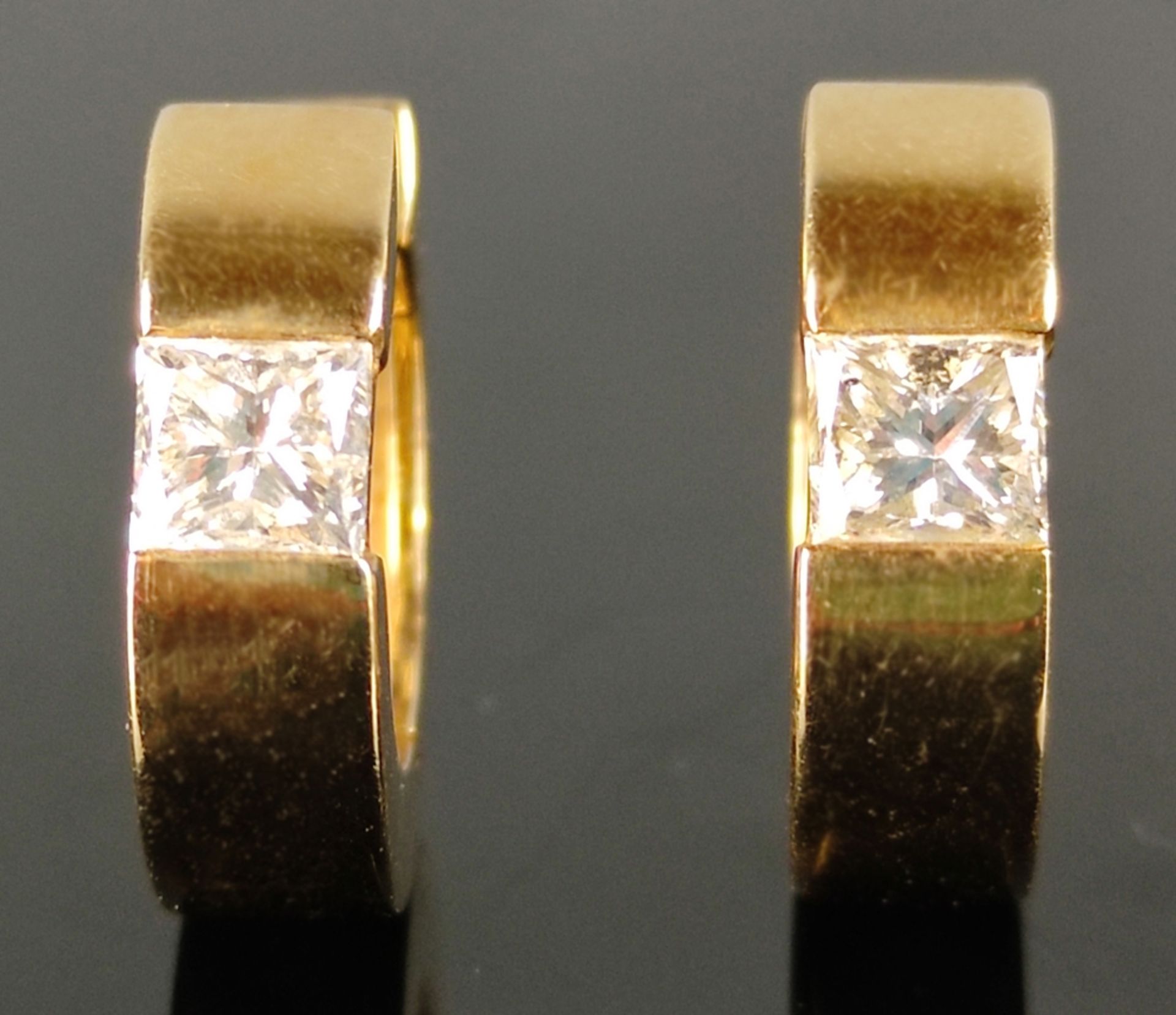 Exklusives Paar Diamant-Creolen, 585/14K Gelbgold, Gesamtgewicht 7,68g, mit je einem Diamanten im P - Bild 2 aus 4