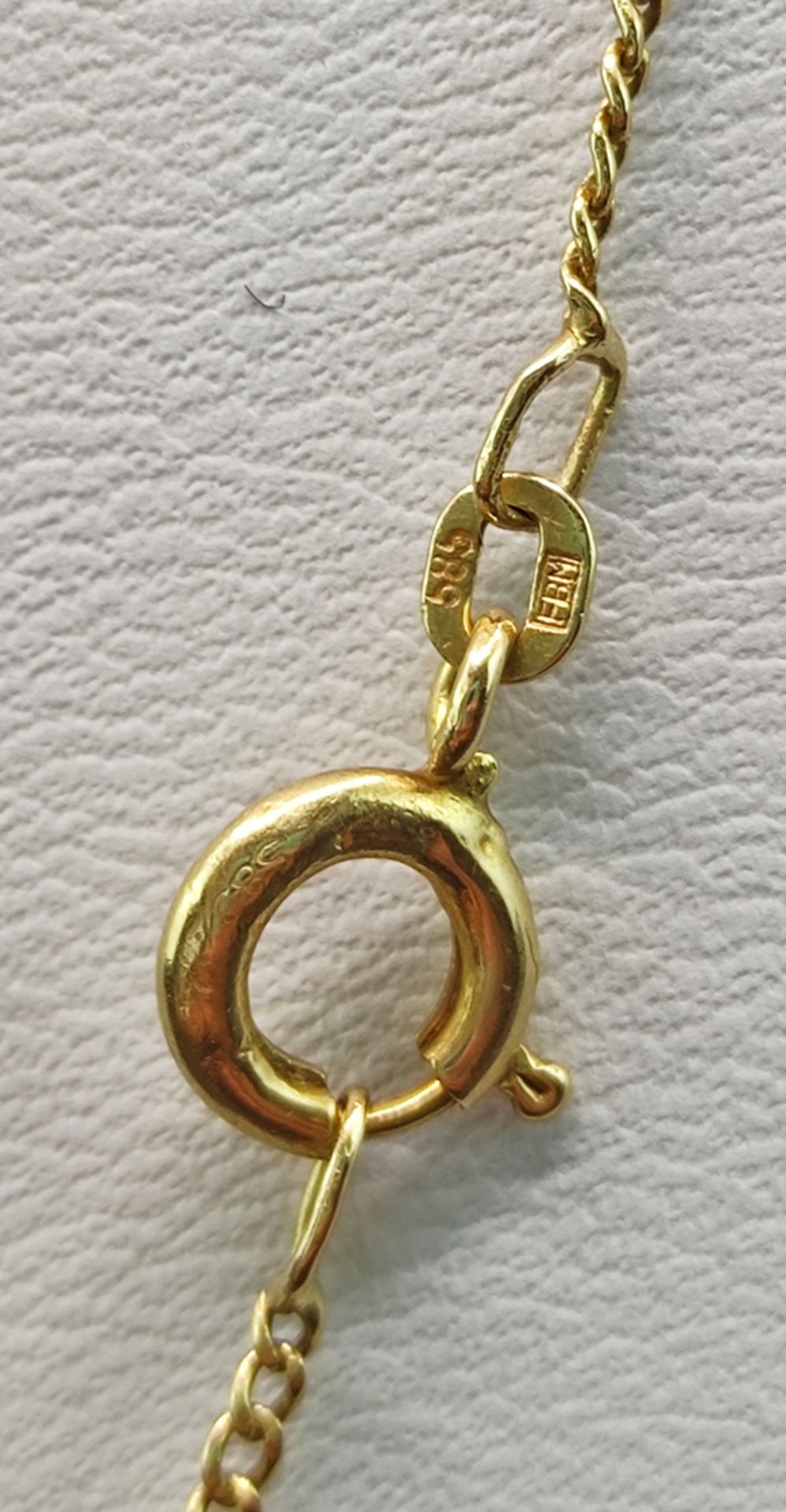 Drop-shaped pendant in dark orange, probably coral, on fine curb chain, 585/14K yellow gold, 2.6g ( - Image 3 of 3