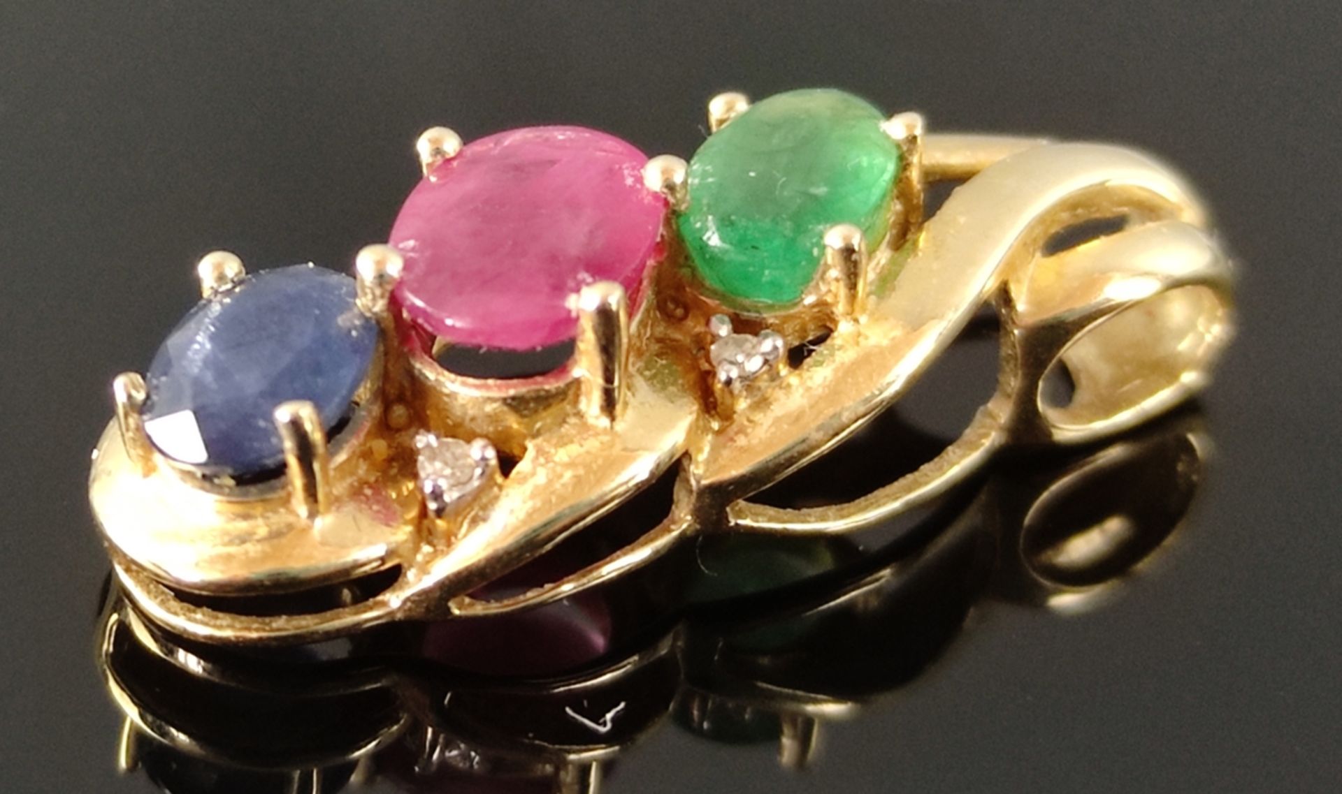 Pendant with emerald, ruby and sapphire, 4 small diamonds, goldsmith design, set in 585/14K yellow  - Image 3 of 4