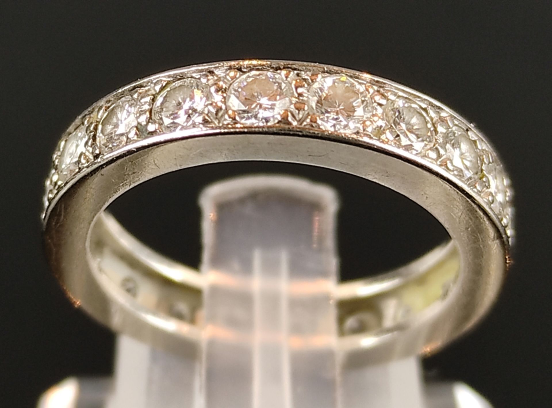 Memory diamond ring, with 20 diamonds, fine white, pure, together around 1.77ct, 750/18K white gold - Image 2 of 4