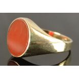 Ring mit ovalem flachen Carneol, Gelbgold 333/8K, 3,9g, Größe 64