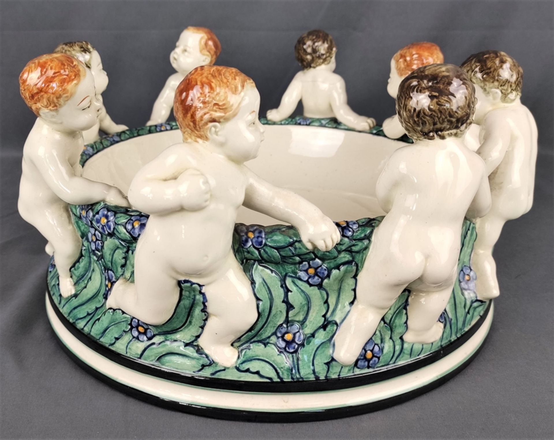 Children's roundelay, polychrome painted, eight sculptured putti dancing, wall with a forget-me-not