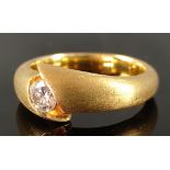 Moderner Brillant-Ring, 750/18K Gelbgold mattiert, Brillant um 0,35ct, Kempter Freiburg, 10,48g, Gr