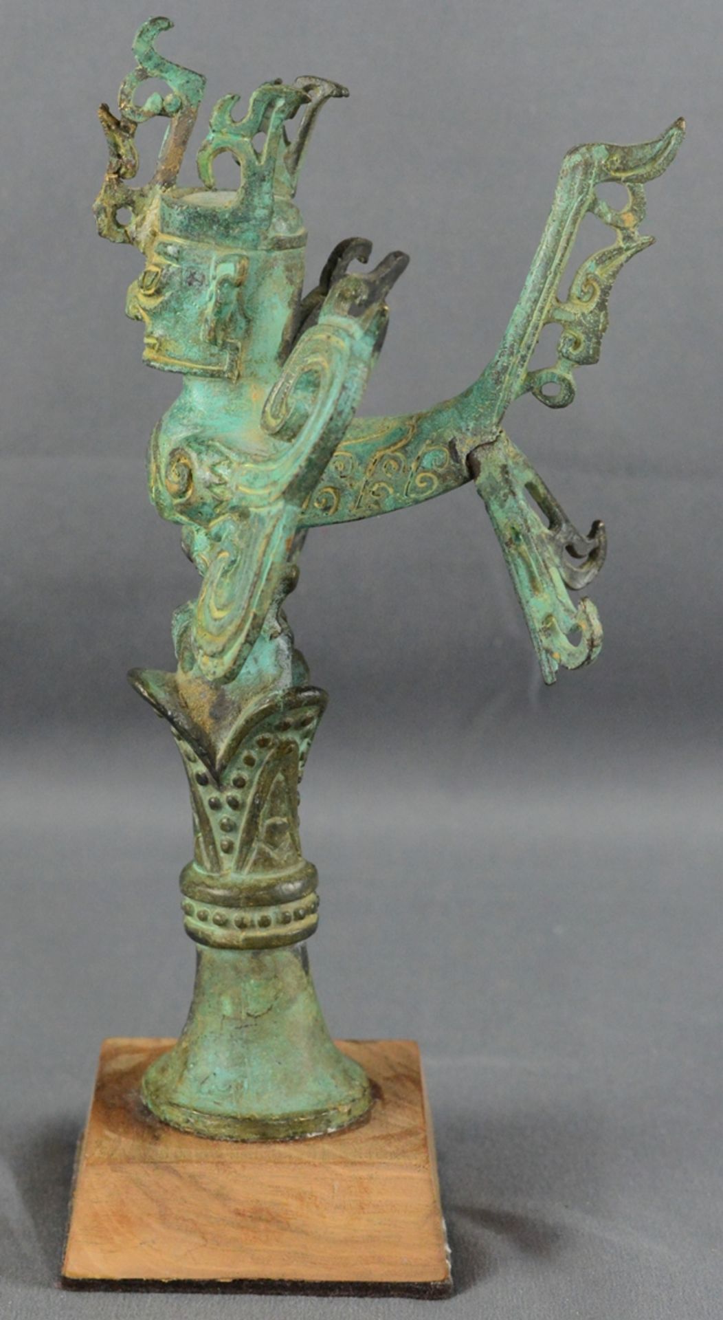 Bird representation, replica after a large bronze statue of the Sanxingdui site in the Sichuan prov - Image 3 of 4