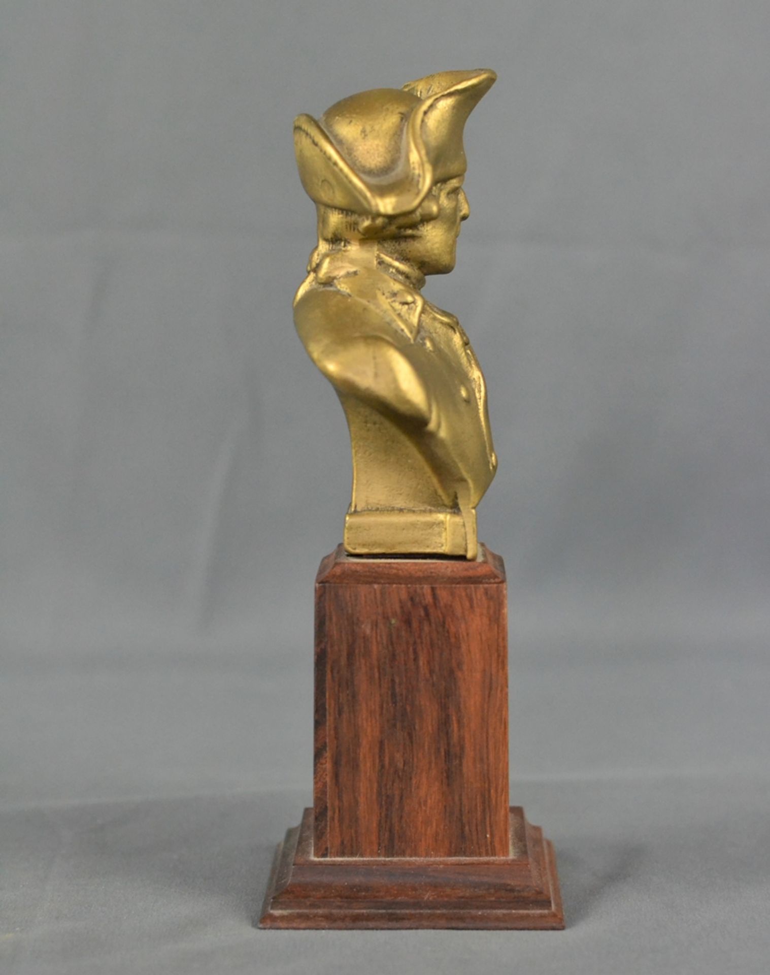 Bust "Frederick II", metal casting gilded, on high wooden base, height 22,5cm - Image 5 of 5