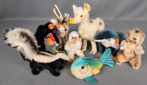 Steiff-Konvolut, 8 verschiedene Tiere, bestehend aus Flossy, Maxi, Lama, Skunk, Clippy, Renny, Pfif