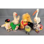 Steiff-Konvolut, 9 verschiedene Vögel, bestehend aus Gans, Waggi, Adebar, kleinem grünen Vogel, Hah