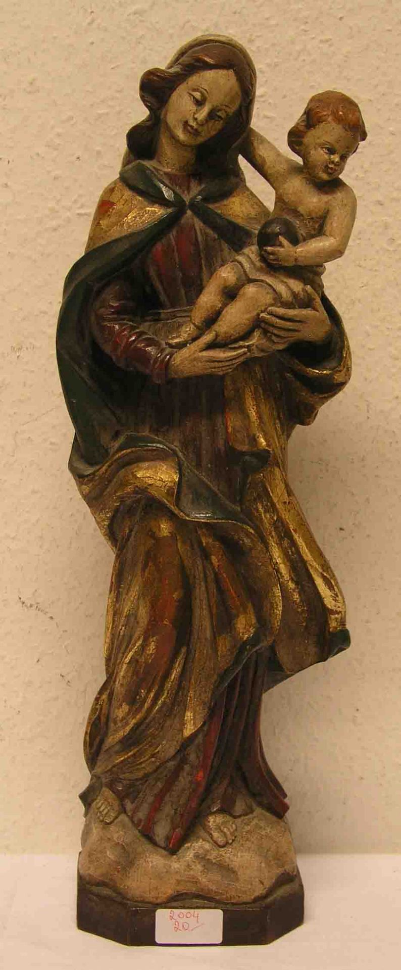 "Madonna mit Kind". Holz geschnitzt, farbig gefasst, Höhe: 51cm.