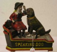 "Speaking Dog". Automat. Gusseisen, lackiert. Höhe: 17cm.