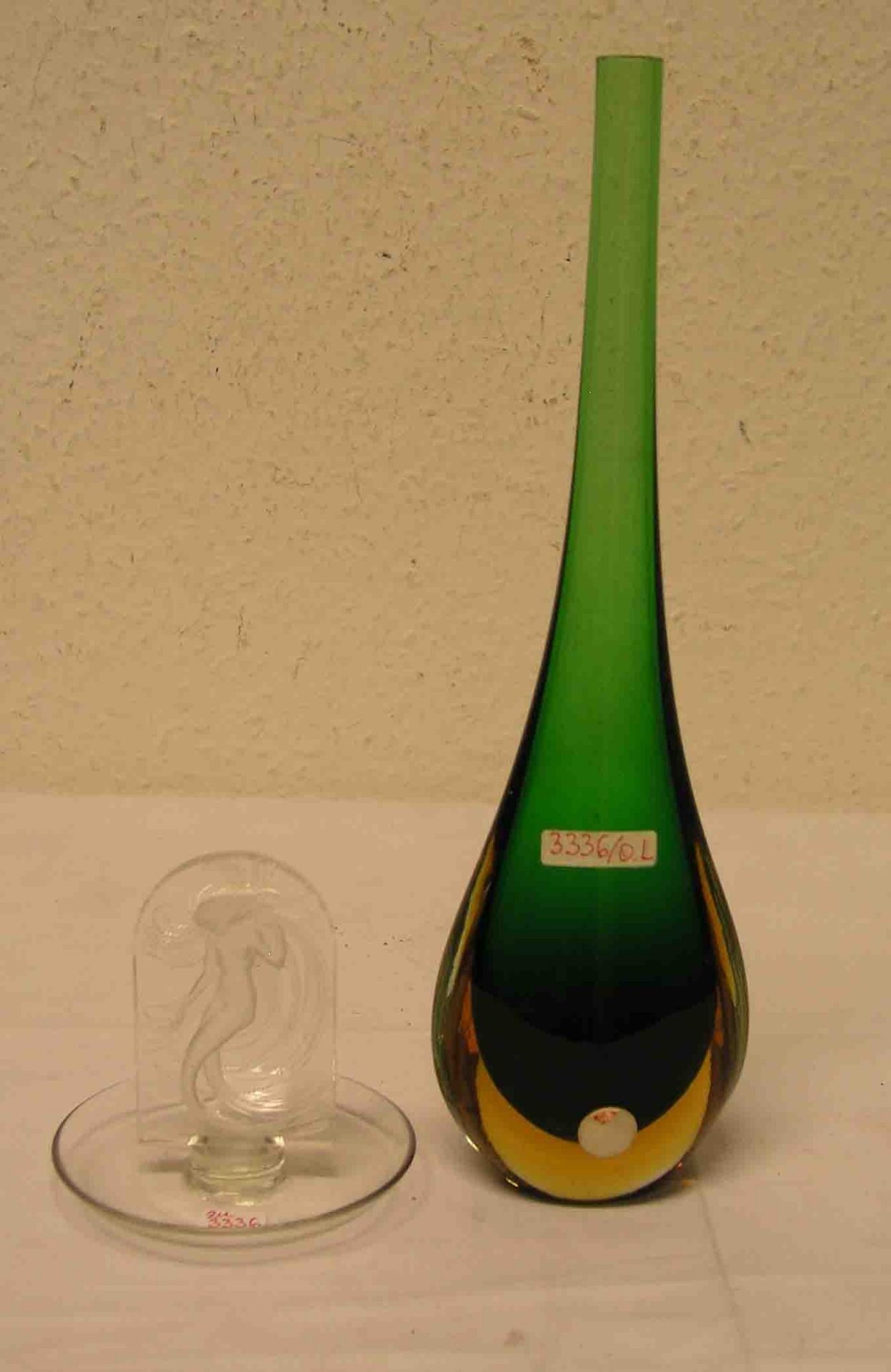 Zierschälchen. Lalique. Frankreich. Höhe: 10,5cm, Durchmesser: 10cm. Minimaler Chip. Dazu:Vase,