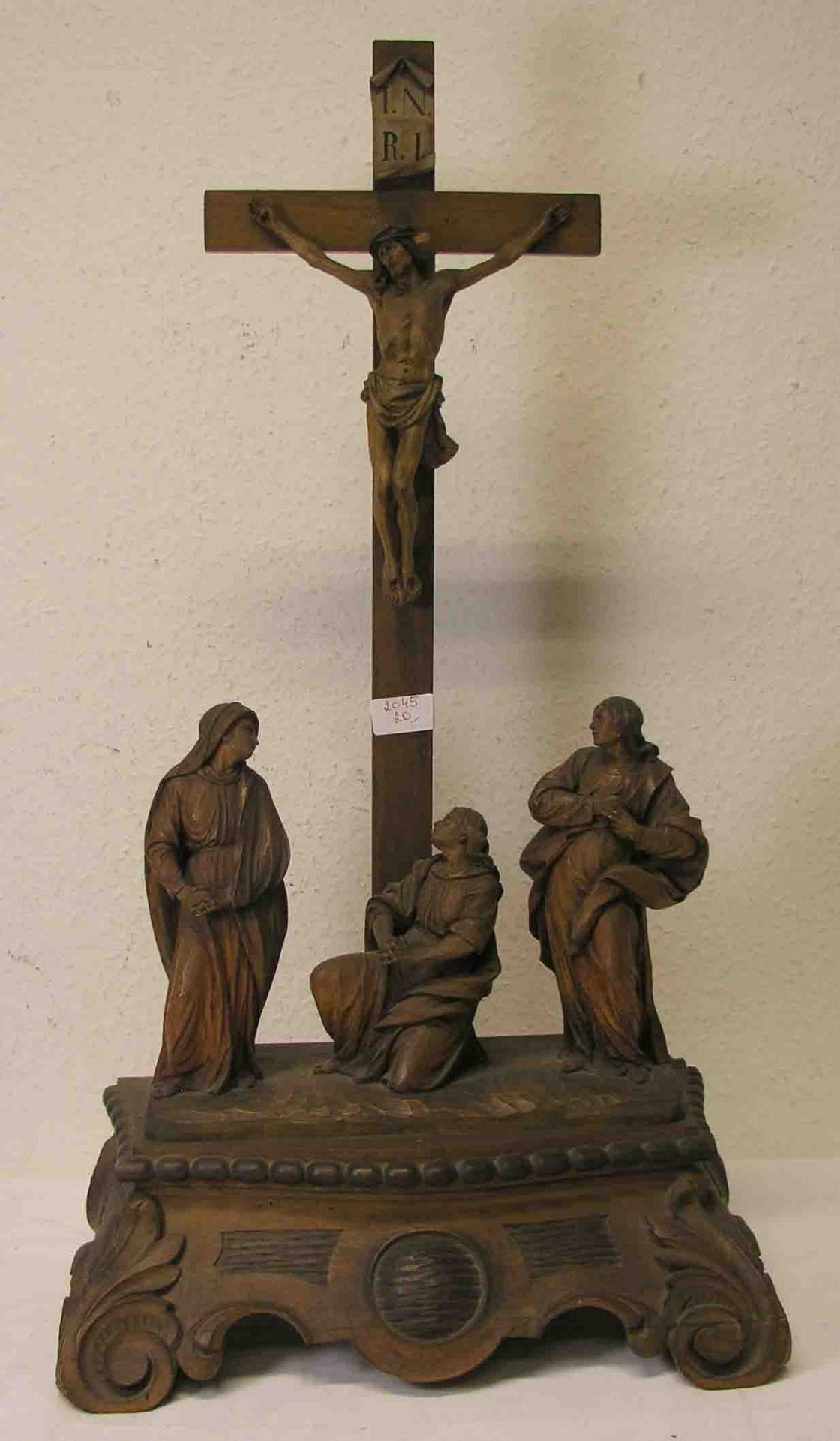 "Kreuzigungsgruppe". Holz geschnitzt. Höhe: 75cm.