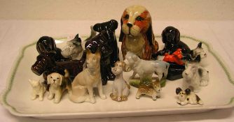 Hundesammlung. Posten von 14 Keramik- und Porzellanfiguren. Verschiedene Größen.