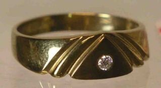 Ring mit Zirkonia. 8 Kt. Gold. RG 64. Vier Gramm.