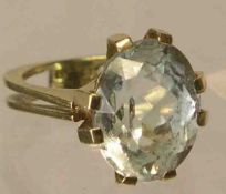 Damenring. 14 Kt. Gold., wohl Aquamarin, RG 51, Gewicht: 8,4 Gramm.